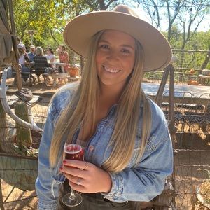 Meet your Posher, Anna